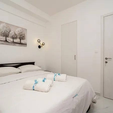 Courtiq By Infox Private Parking Salonicco