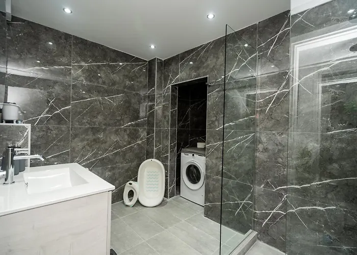 Courtiq By Infox Private Parking