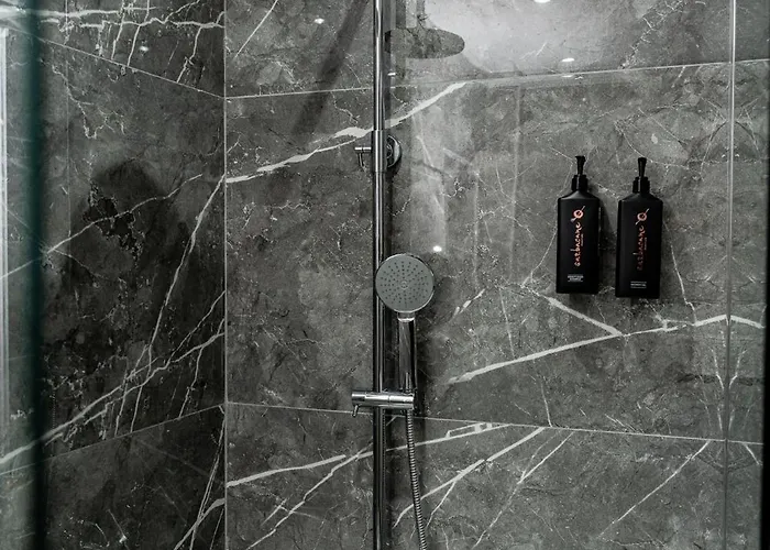 Courtiq By Infox Private Parking