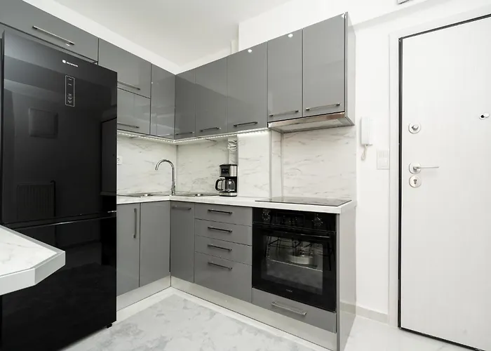 Courtiq By Infox Private Parking *